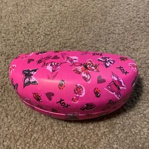 Betsey Johnson Hard Clam Shell Glasses Case